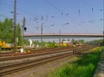 CTL Logistics ES 64 F4-201 fhrt am 19.4.11 mit einem Kesselwagenzug durch Duisburg-Entenfang